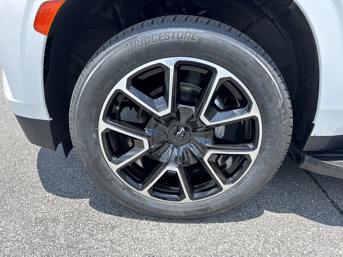 2023 Chevrolet Tahoe RST thumbnail 12