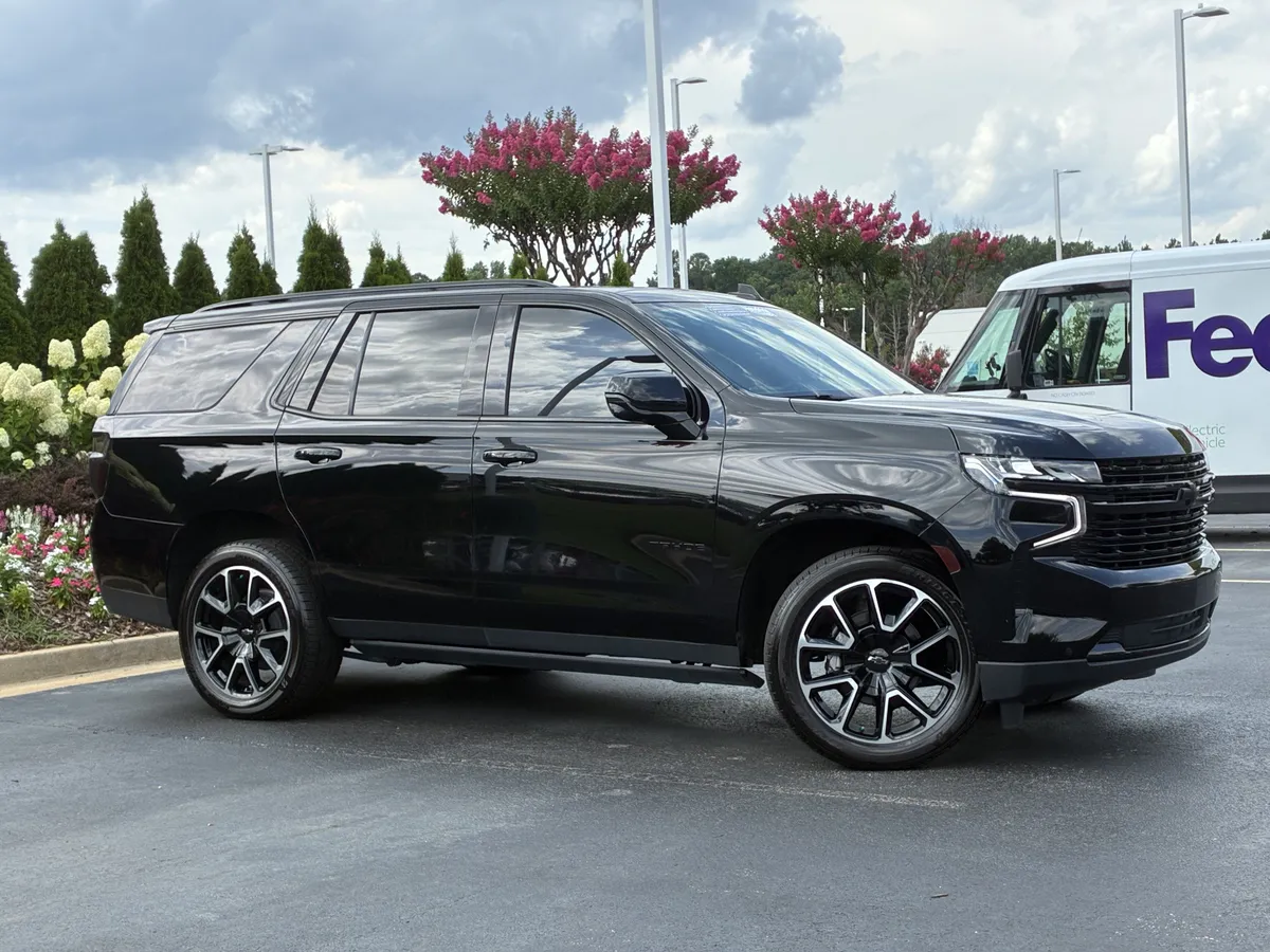 2023 Chevrolet Tahoe RST thumbnail 2