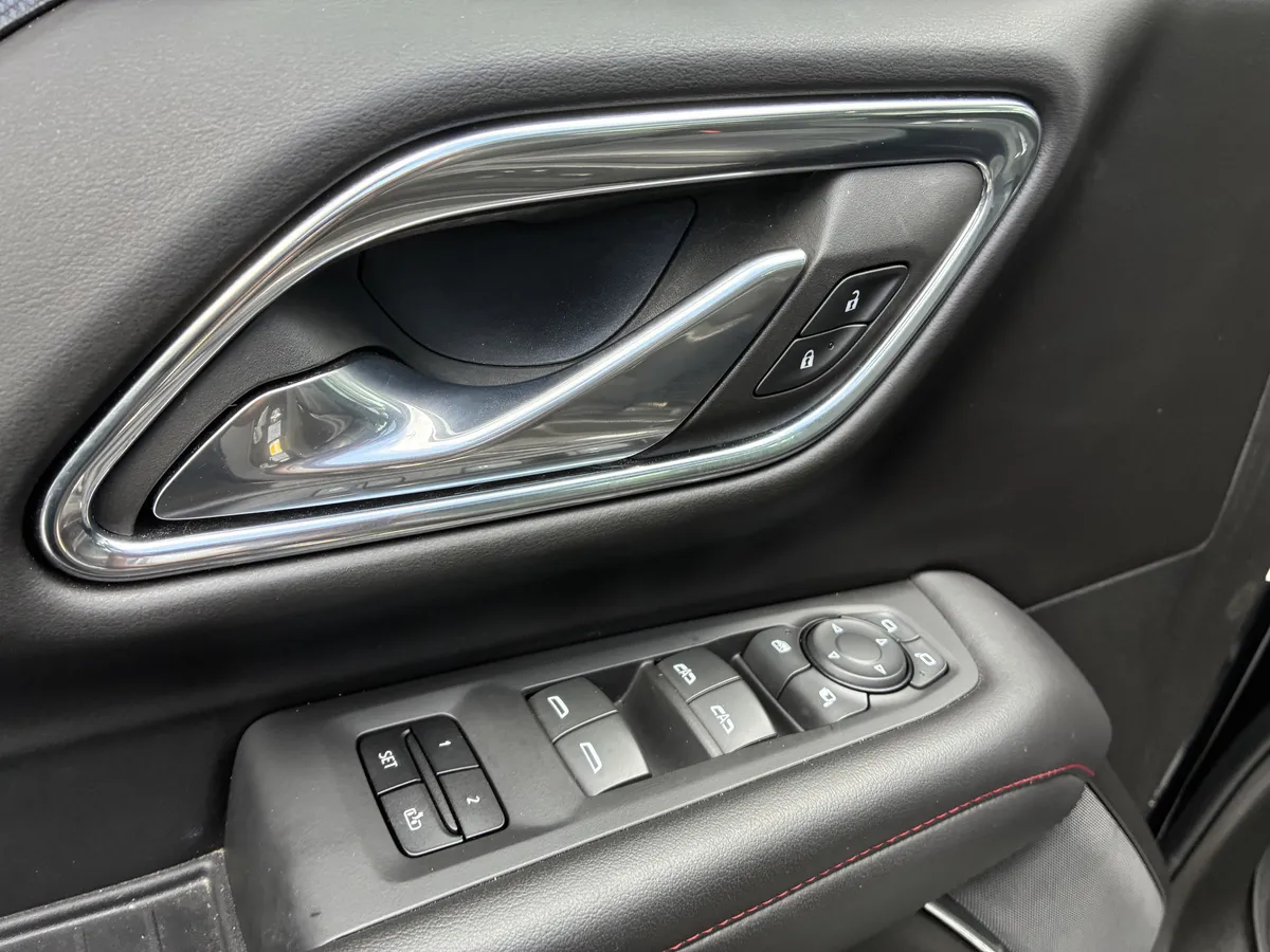 2023 Chevrolet Tahoe RST thumbnail 25