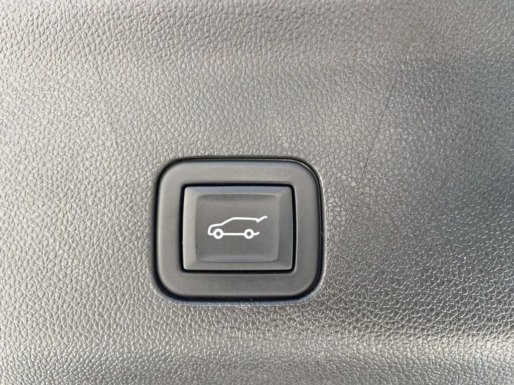 2023 Chevrolet Tahoe RST thumbnail 9