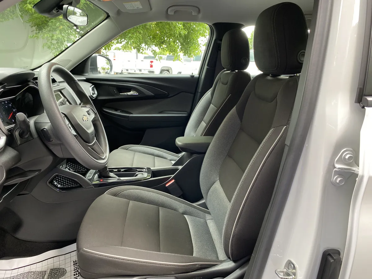 2023 Chevrolet Trailblazer LS thumbnail 31