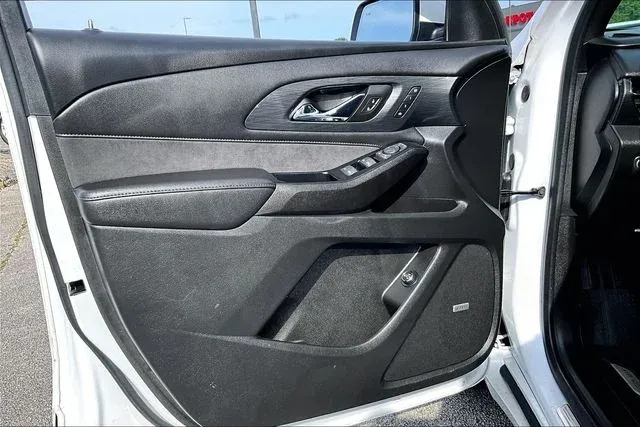 2023 Chevrolet Traverse High Country thumbnail 17