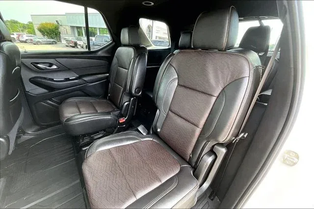 2023 Chevrolet Traverse High Country thumbnail 19