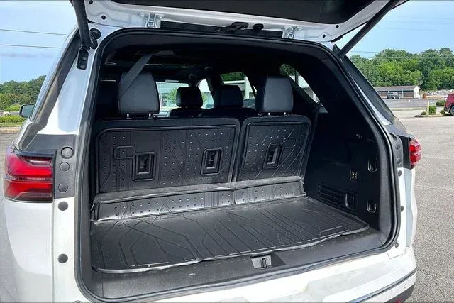 2023 Chevrolet Traverse High Country thumbnail 31