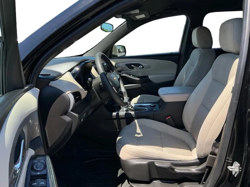 2023 Chevrolet Traverse LS thumbnail 14
