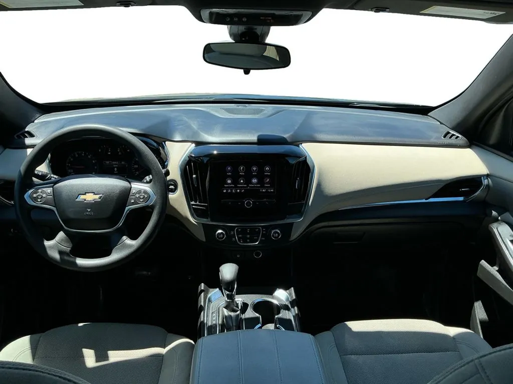 2023 Chevrolet Traverse LS thumbnail 17
