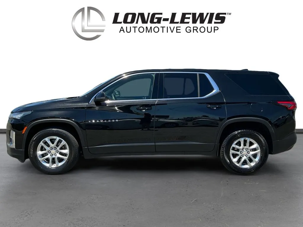 2023 Chevrolet Traverse LS thumbnail 2