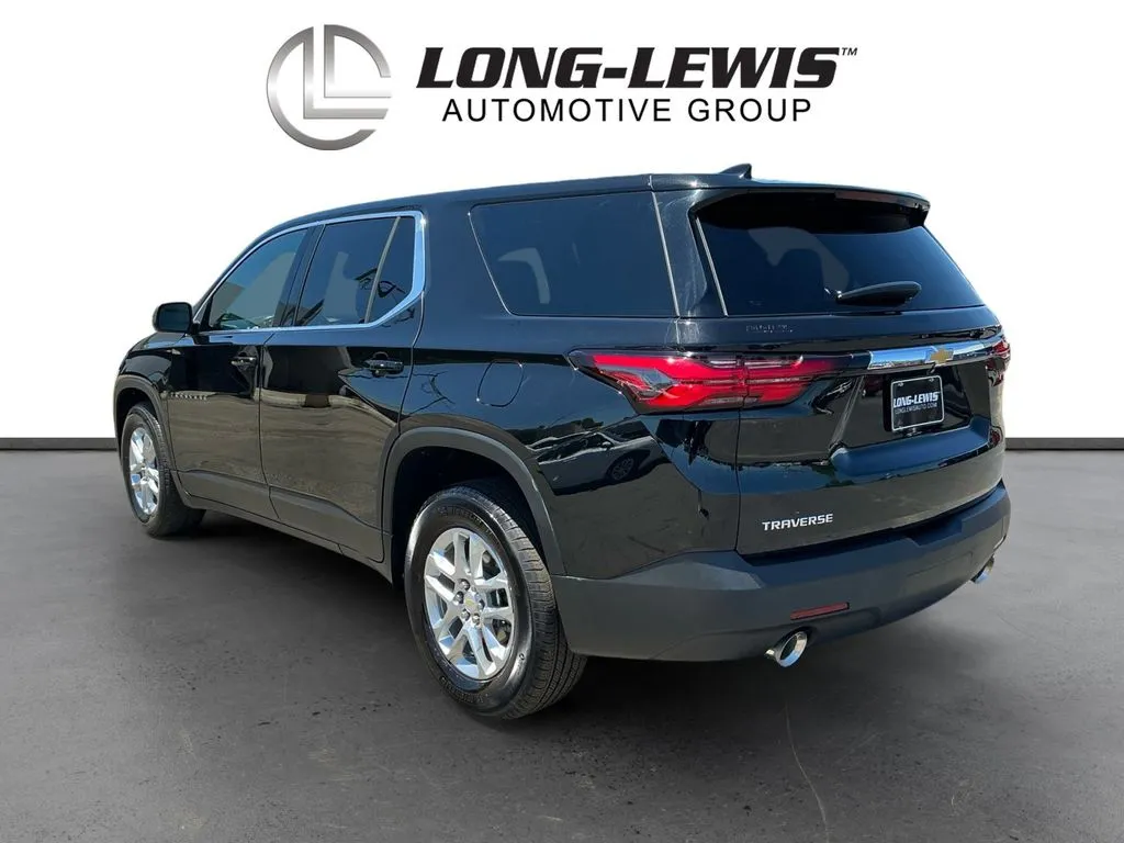 2023 Chevrolet Traverse LS thumbnail 4