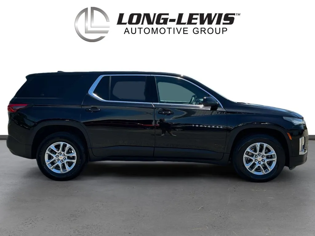 2023 Chevrolet Traverse LS thumbnail 8