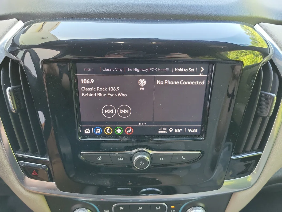 2023 Chevrolet Traverse LS w/1LS thumbnail 15