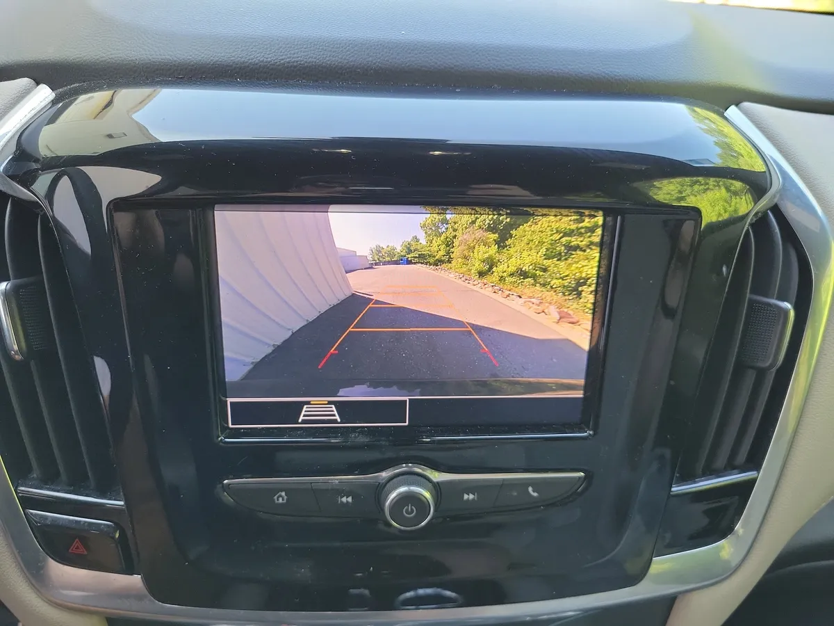 2023 Chevrolet Traverse LS w/1LS thumbnail 16