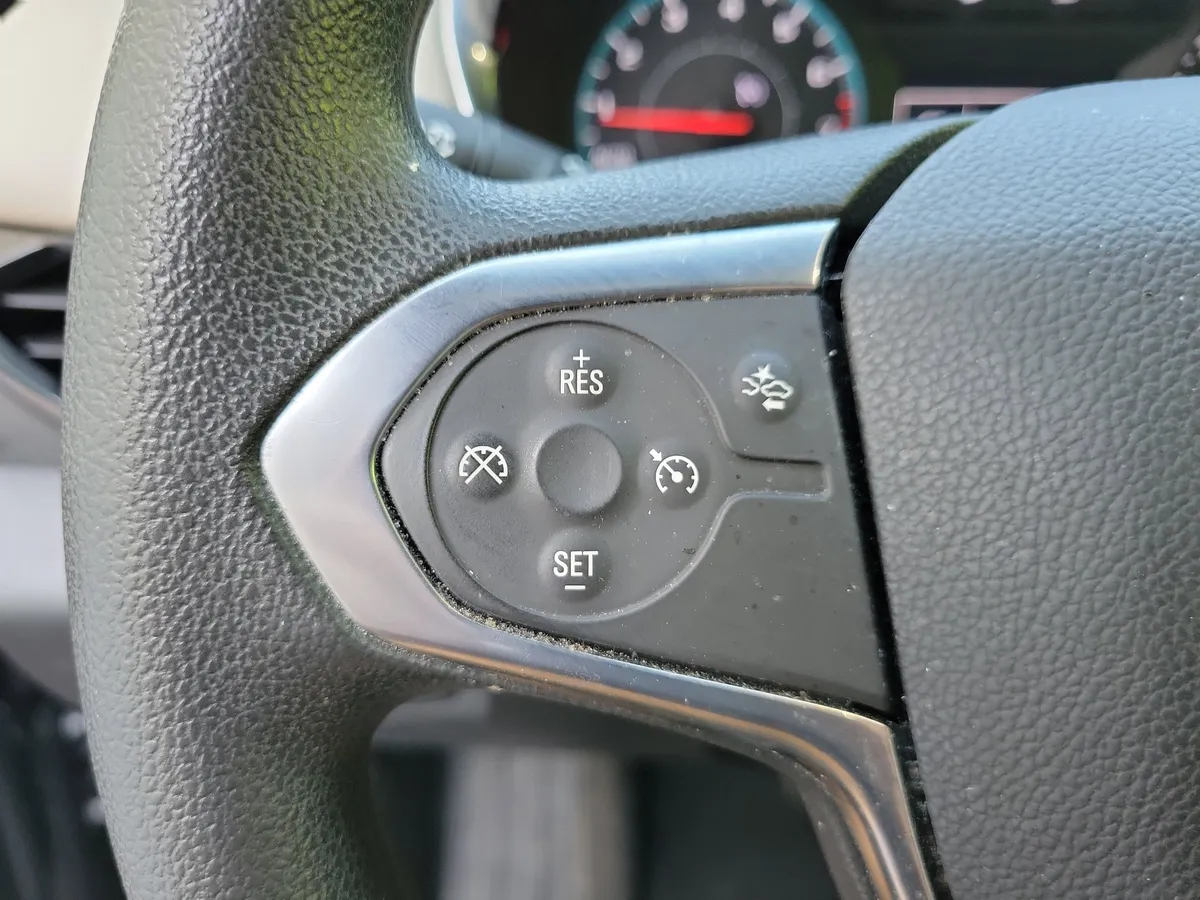 2023 Chevrolet Traverse LS w/1LS thumbnail 21
