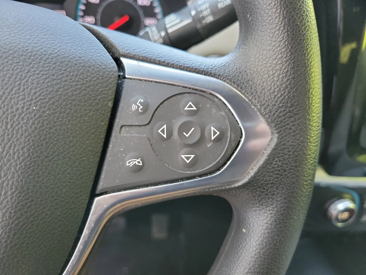 2023 Chevrolet Traverse LS w/1LS thumbnail 22