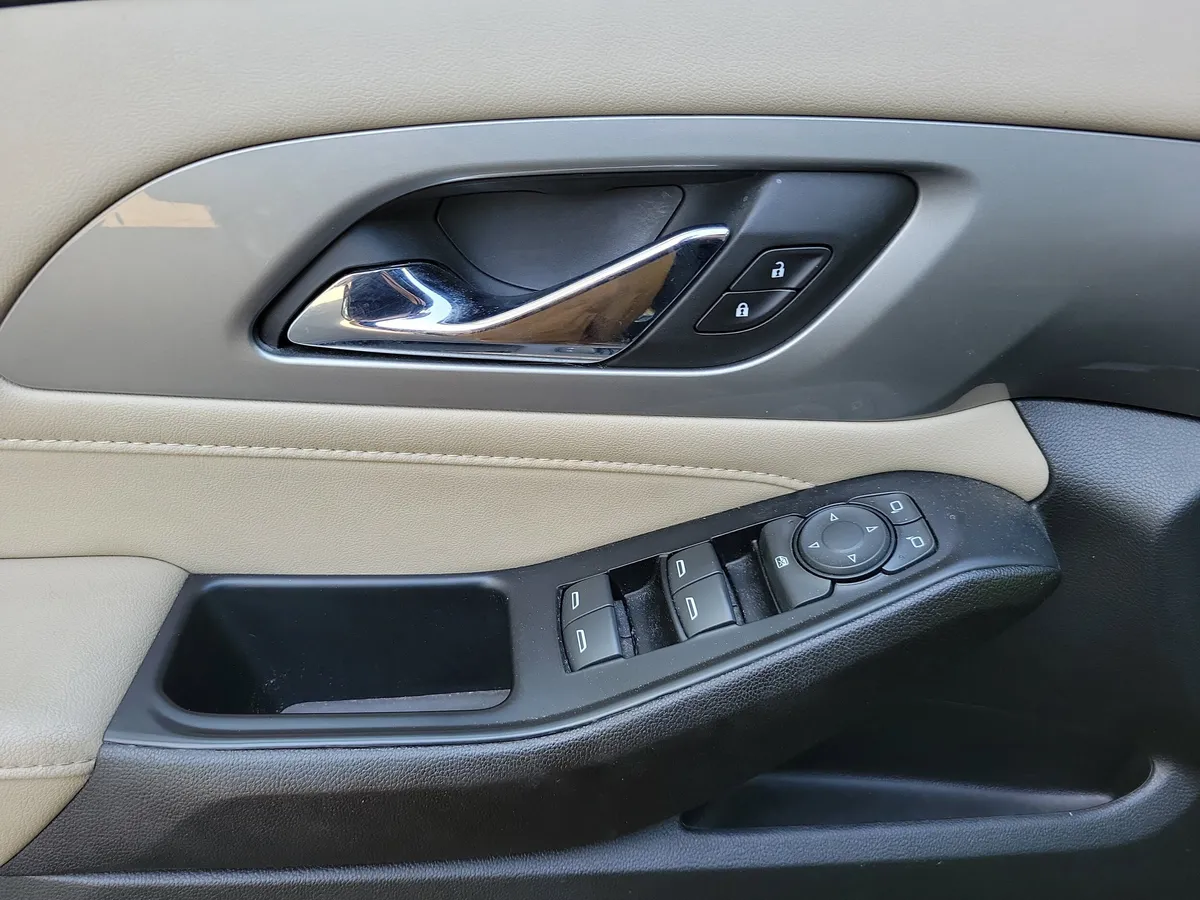 2023 Chevrolet Traverse LS w/1LS thumbnail 24