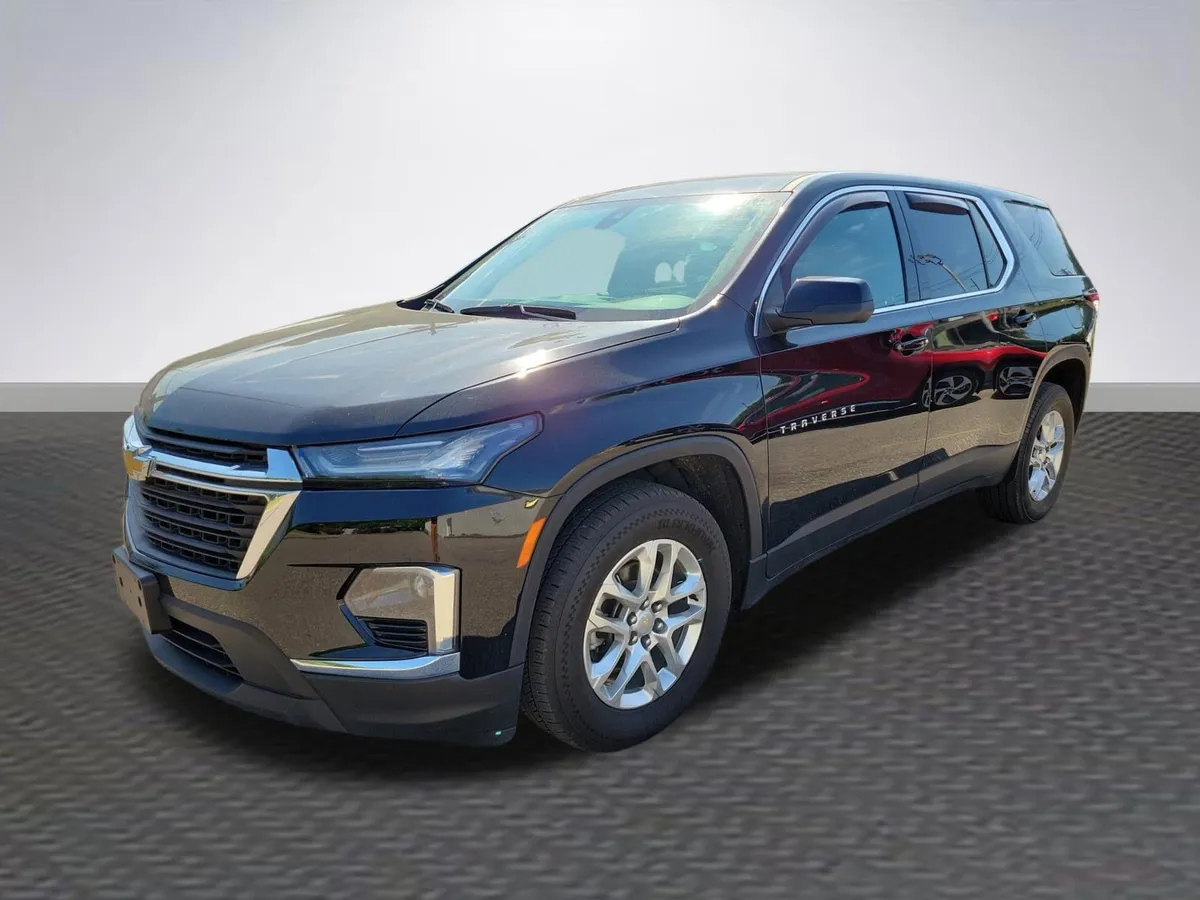 2023 Chevrolet Traverse LS w/1LS thumbnail 3