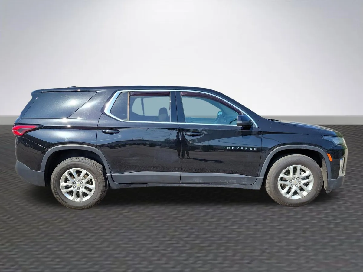2023 Chevrolet Traverse LS w/1LS thumbnail 4