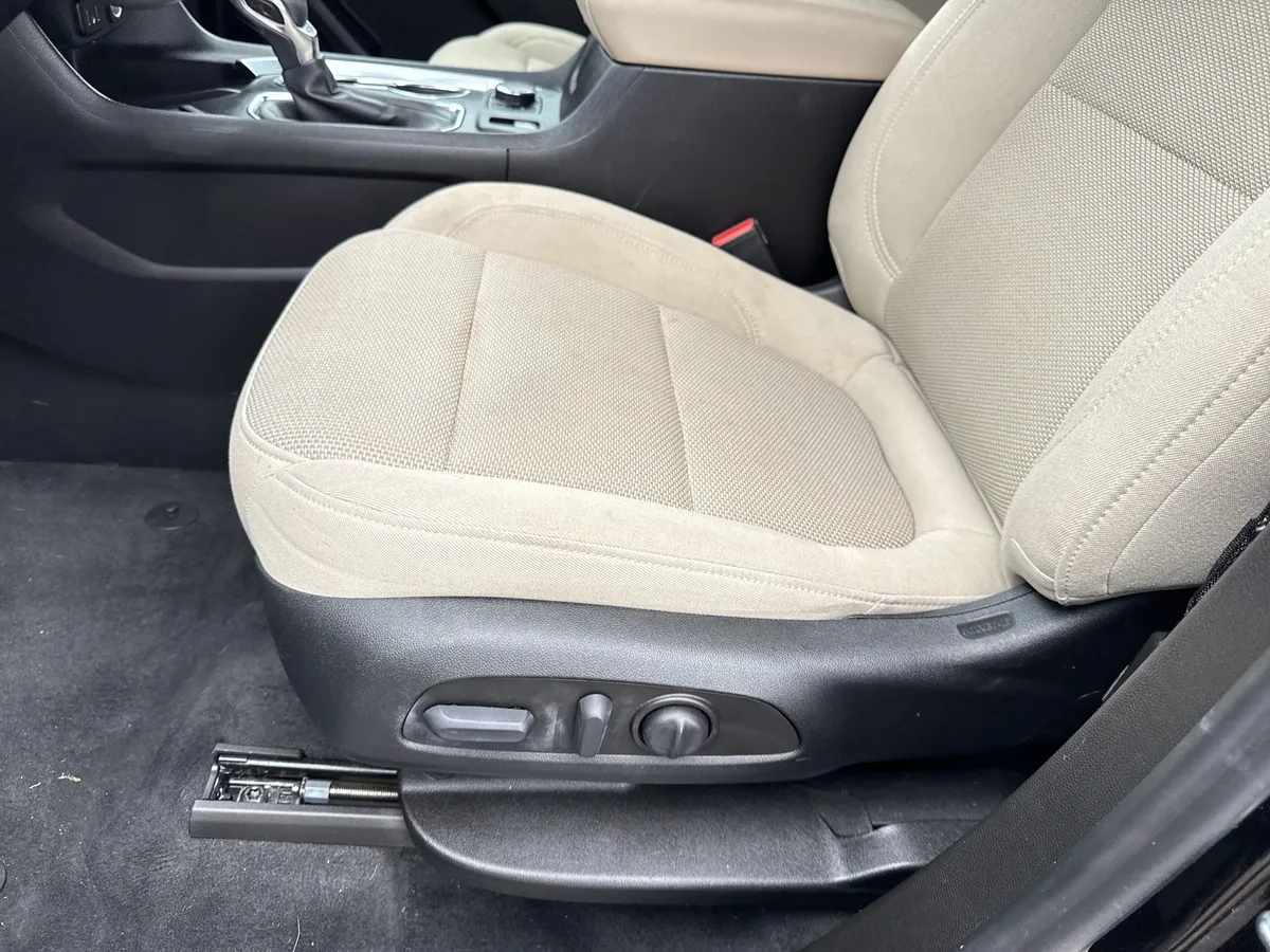 2023 Chevrolet Traverse LT Cloth thumbnail 17