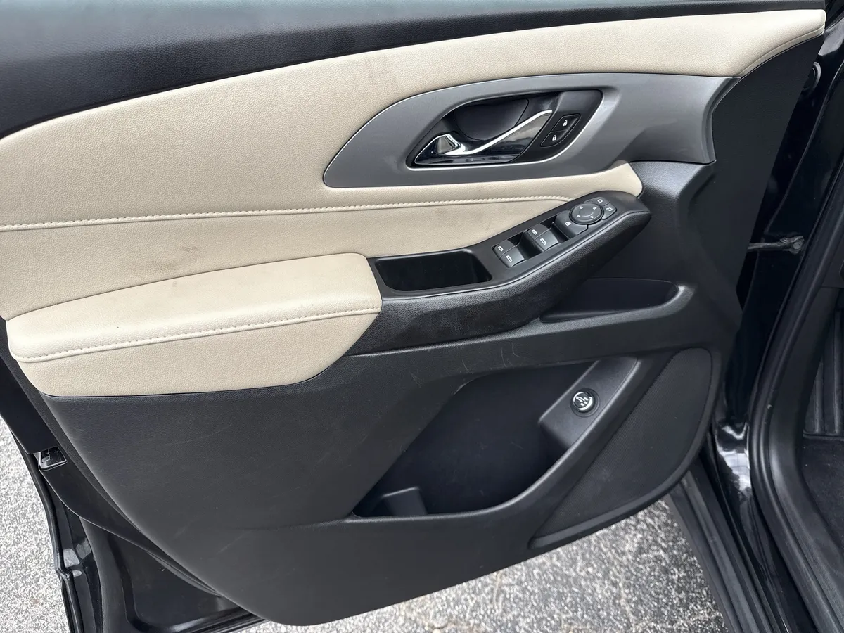 2023 Chevrolet Traverse LT Cloth thumbnail 18