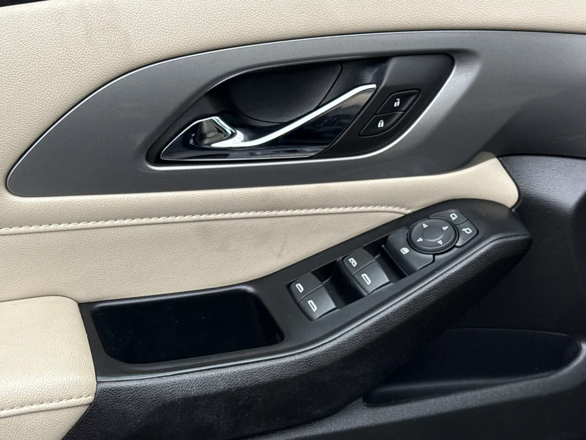 2023 Chevrolet Traverse LT Cloth thumbnail 19