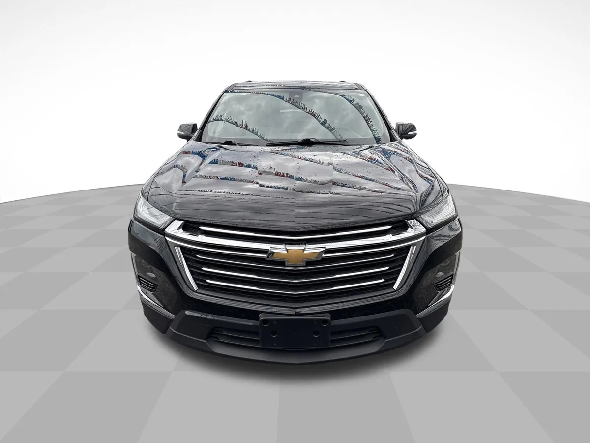 2023 Chevrolet Traverse LT Cloth thumbnail 2