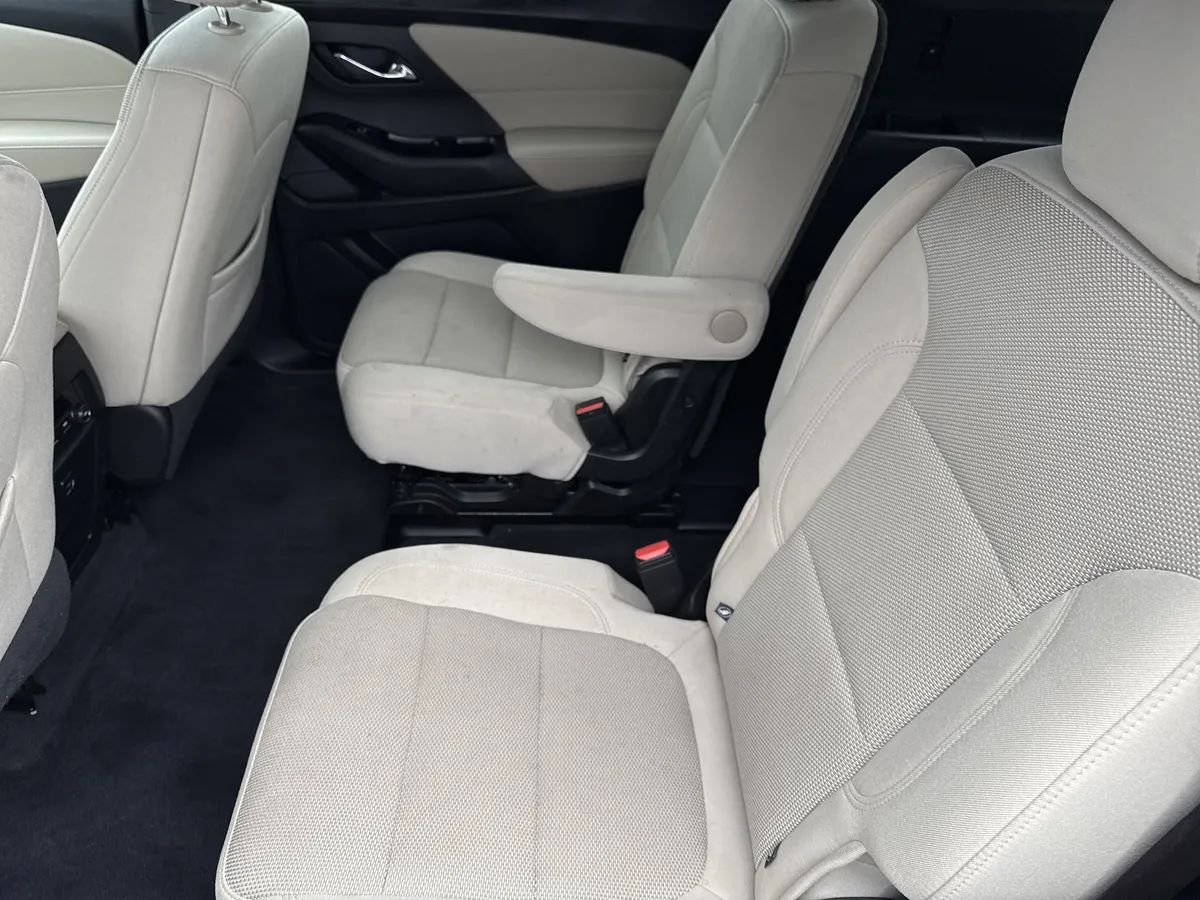 2023 Chevrolet Traverse LT Cloth thumbnail 20