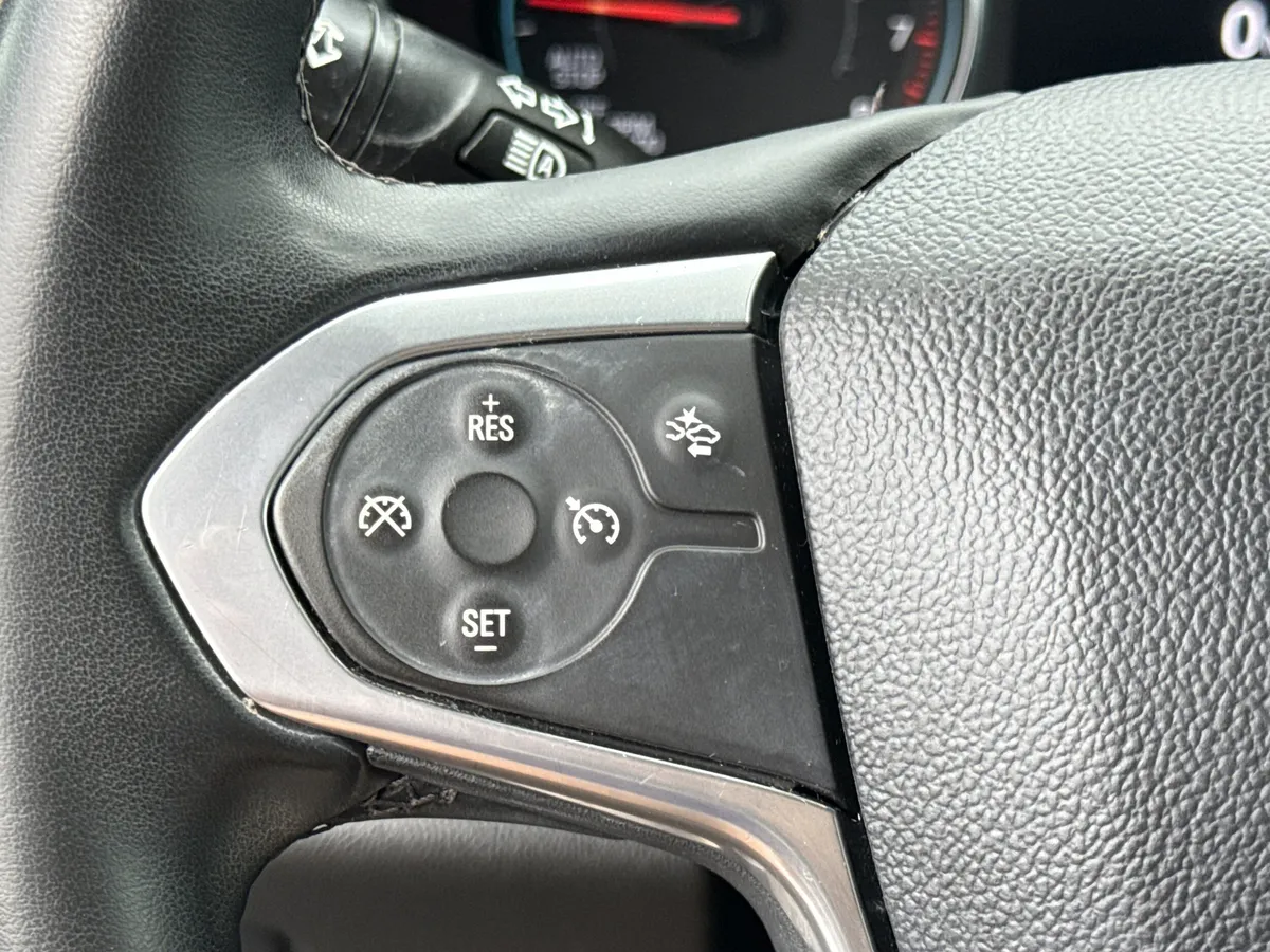 2023 Chevrolet Traverse LT Cloth thumbnail 24