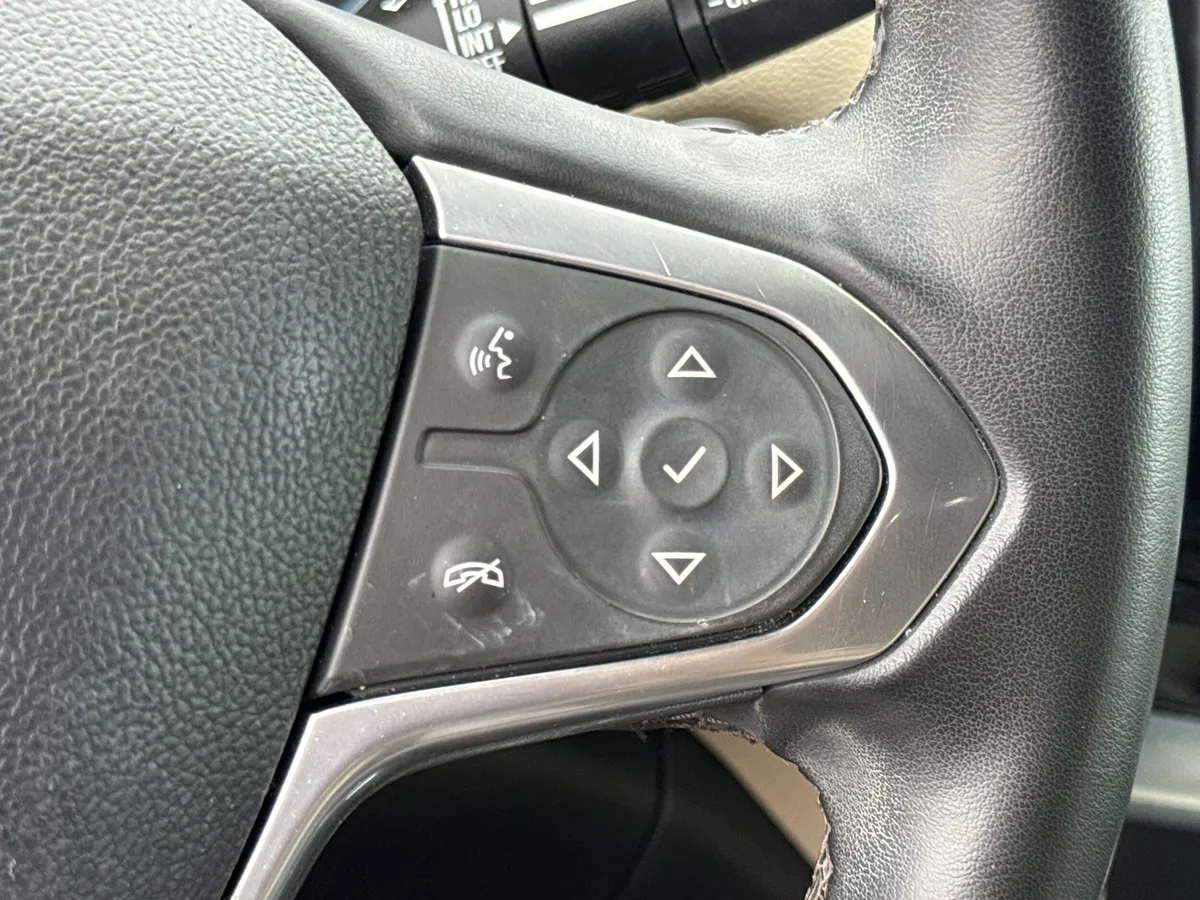 2023 Chevrolet Traverse LT Cloth thumbnail 25