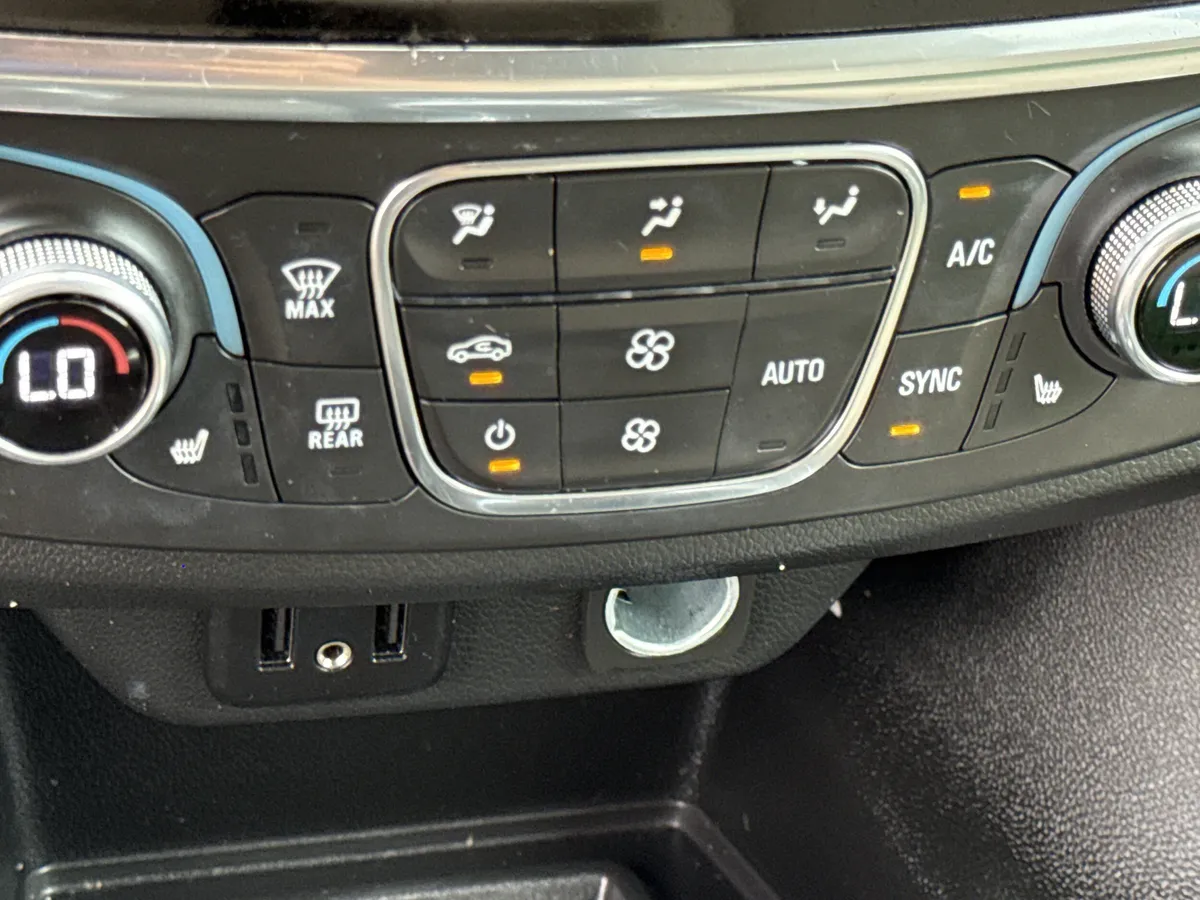 2023 Chevrolet Traverse LT Cloth thumbnail 27
