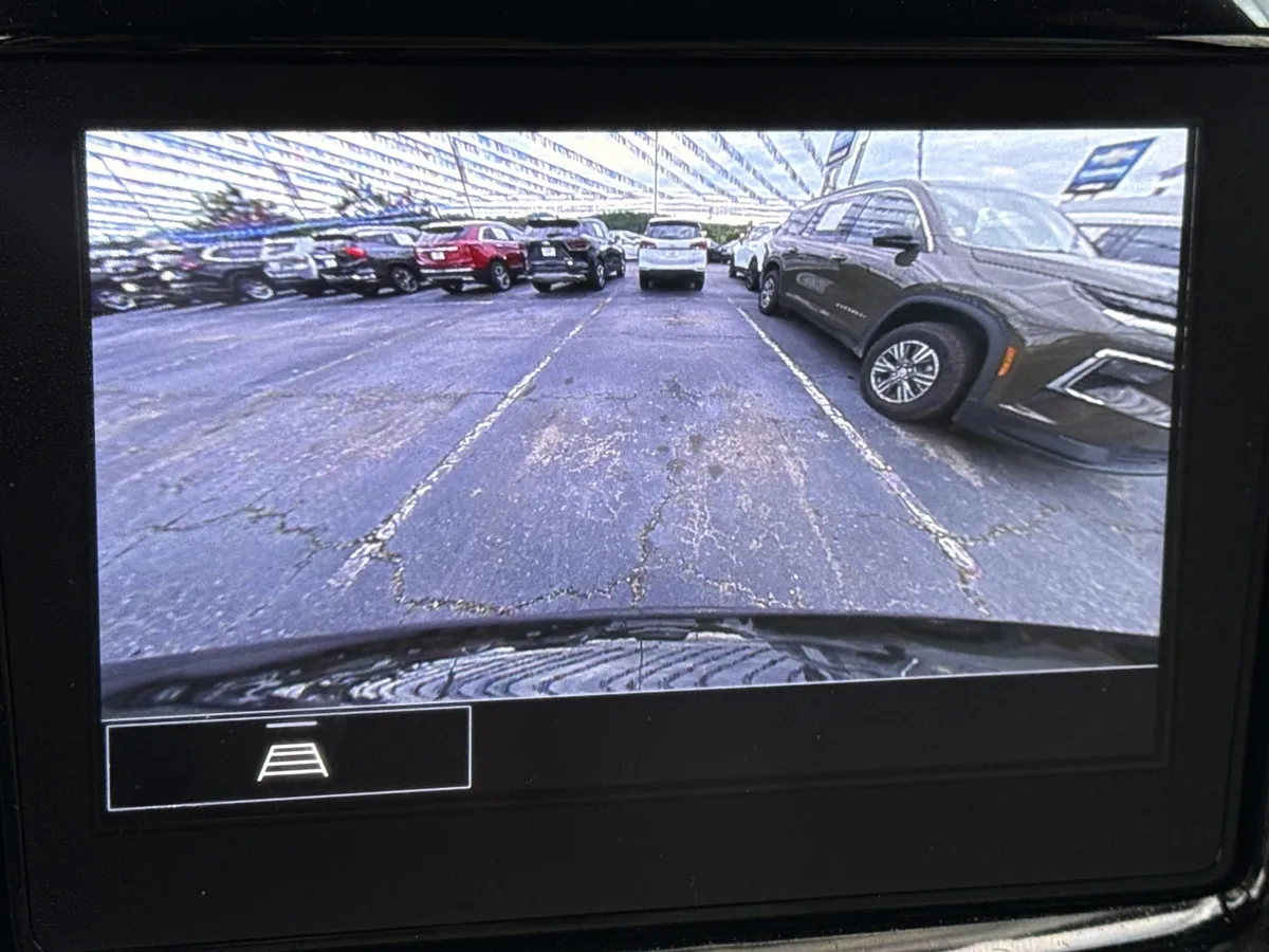 2023 Chevrolet Traverse LT Cloth thumbnail 32