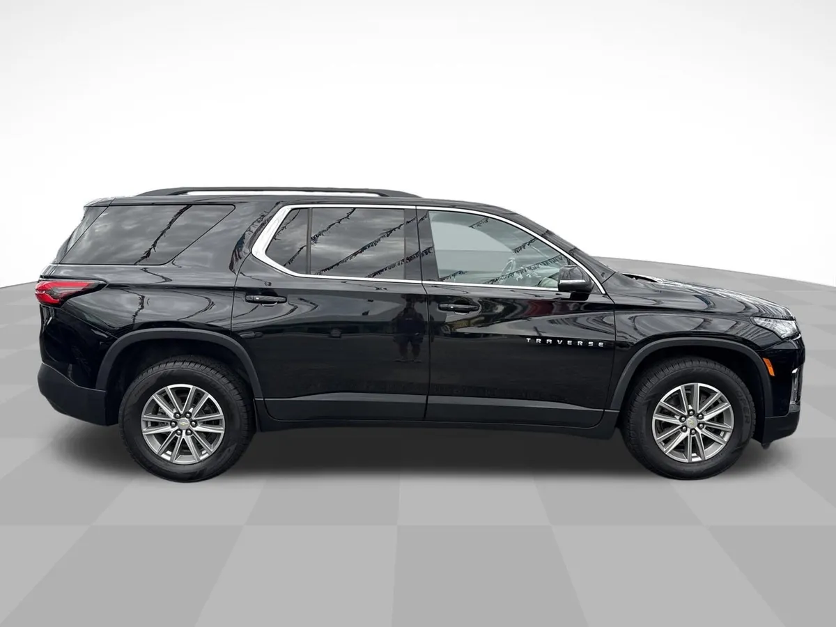 2023 Chevrolet Traverse LT Cloth thumbnail 4
