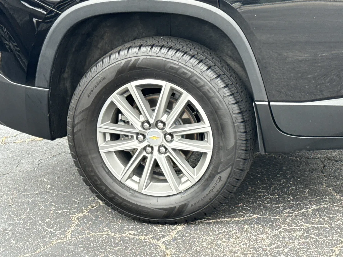 2023 Chevrolet Traverse LT Cloth thumbnail 7