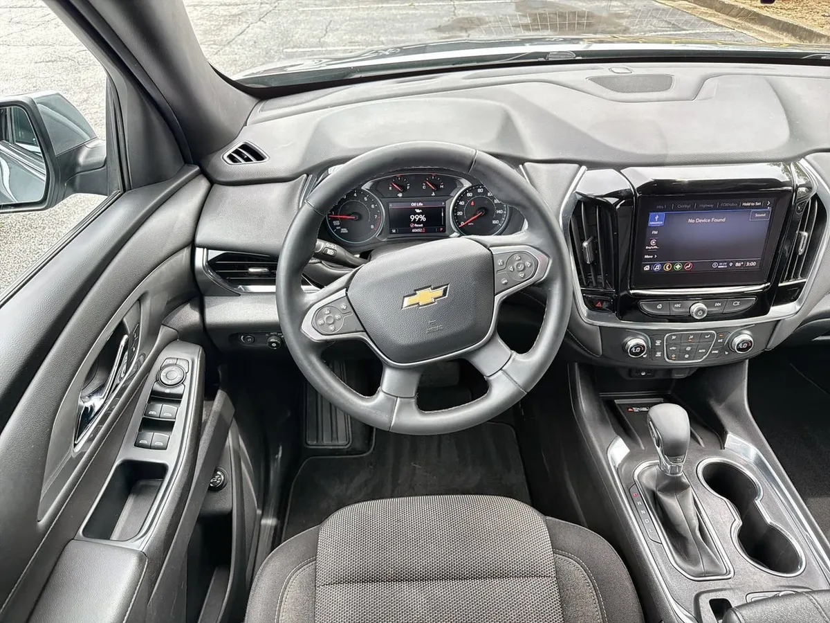 2023 Chevrolet Traverse LT Cloth thumbnail 10