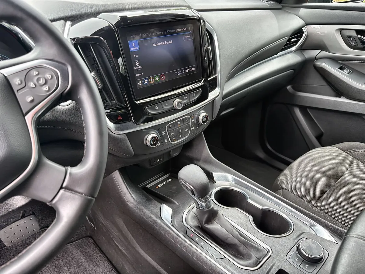 2023 Chevrolet Traverse LT Cloth thumbnail 11