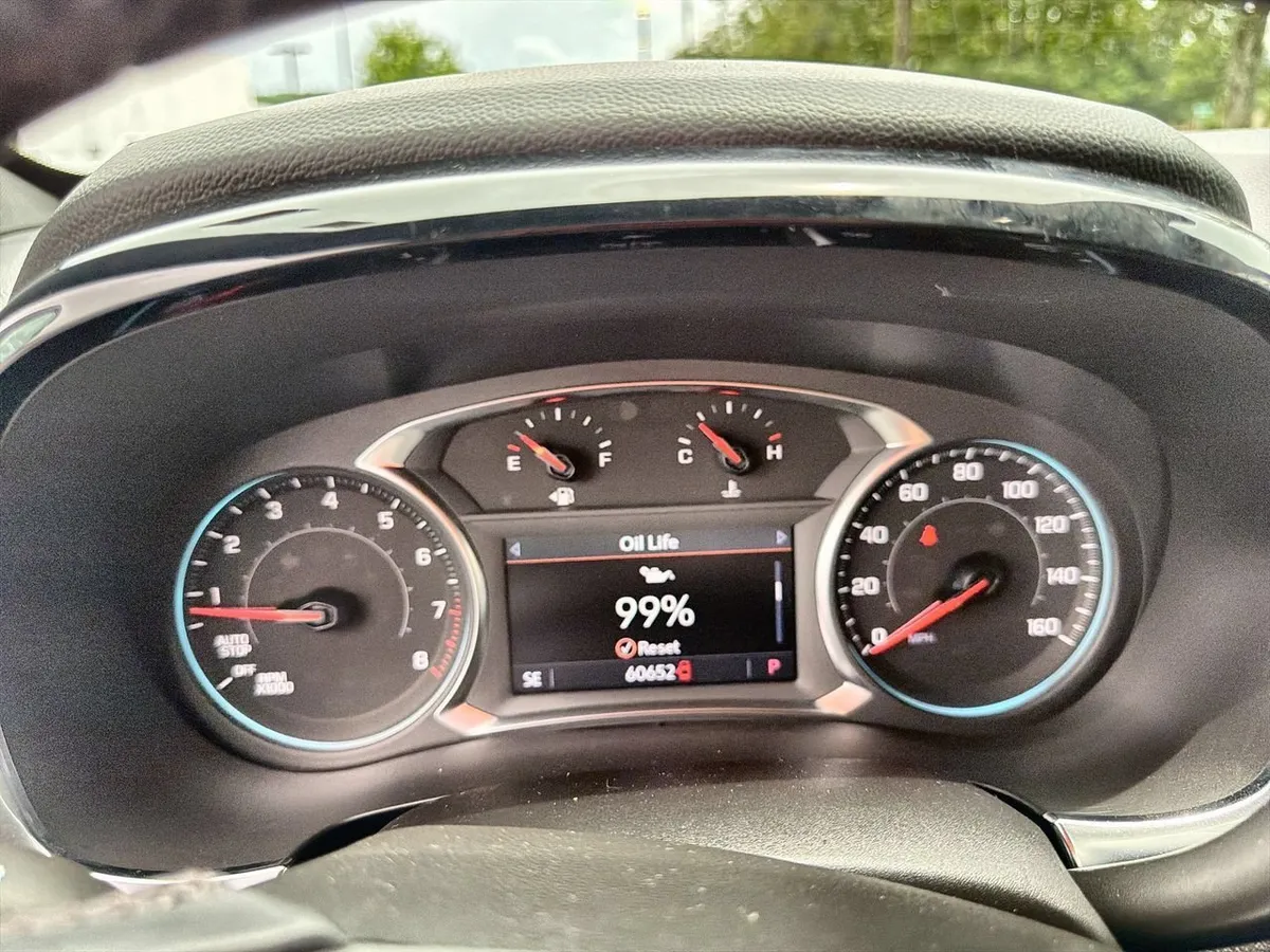 2023 Chevrolet Traverse LT Cloth thumbnail 12