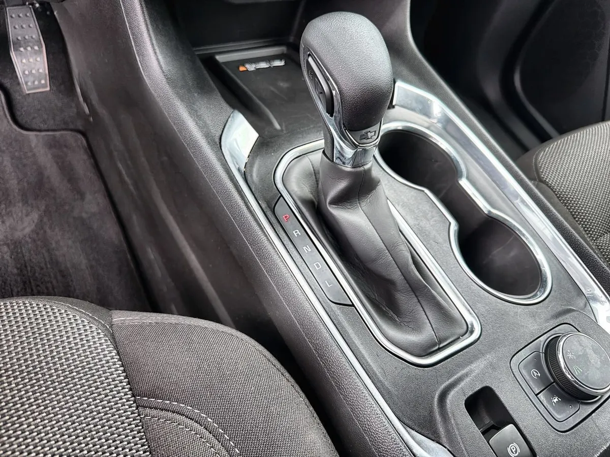 2023 Chevrolet Traverse LT Cloth thumbnail 14