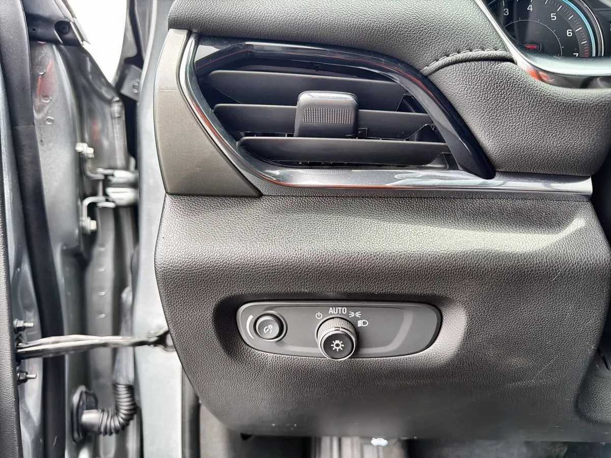 2023 Chevrolet Traverse LT Cloth thumbnail 15