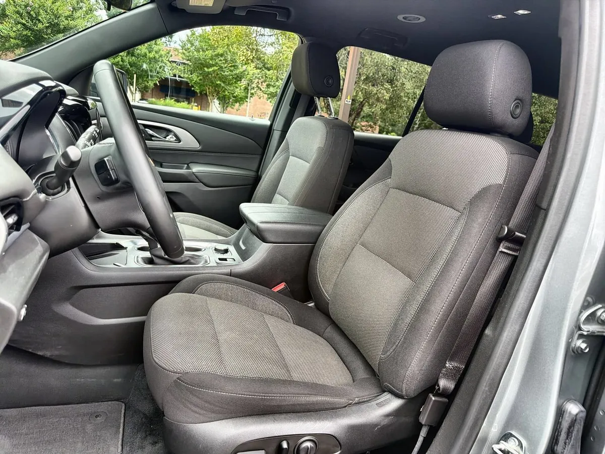 2023 Chevrolet Traverse LT Cloth thumbnail 16