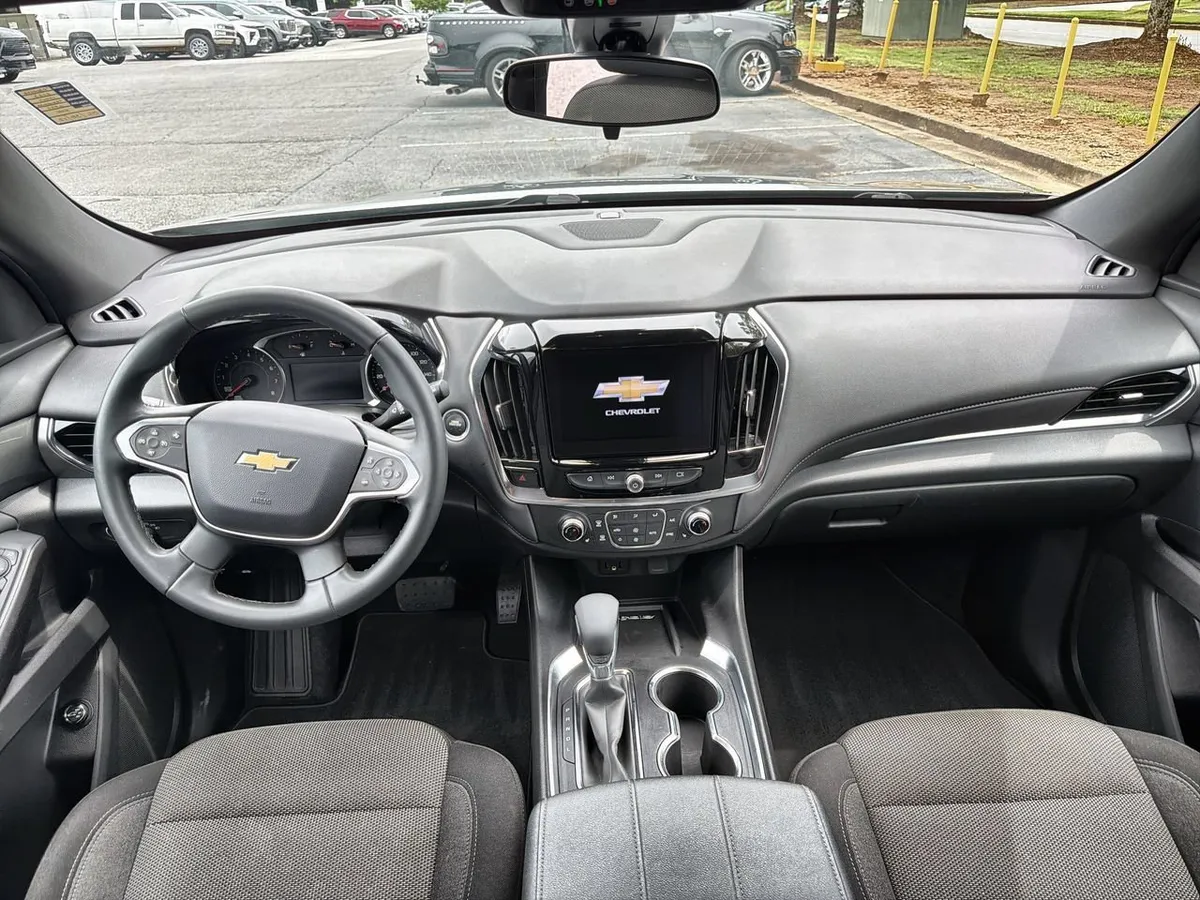 2023 Chevrolet Traverse LT Cloth thumbnail 17