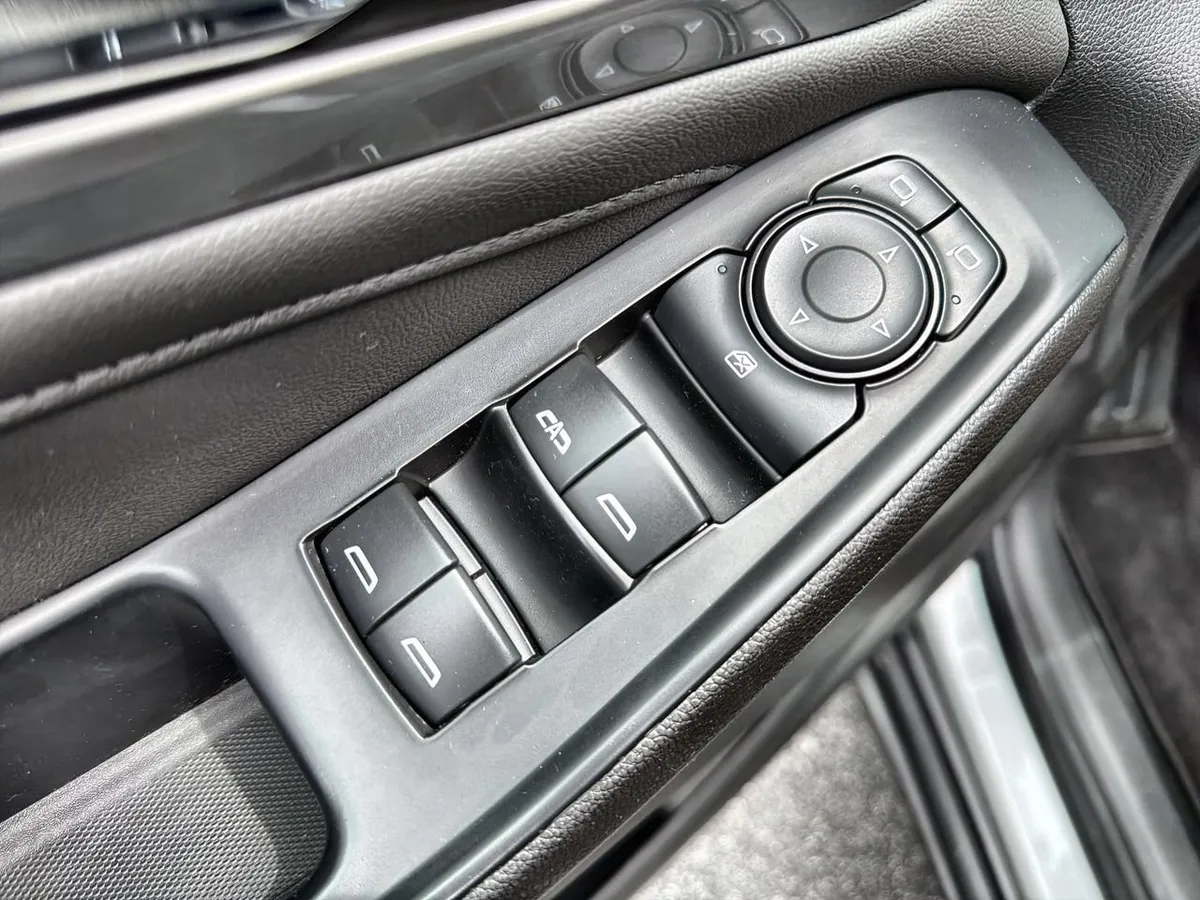 2023 Chevrolet Traverse LT Cloth thumbnail 19