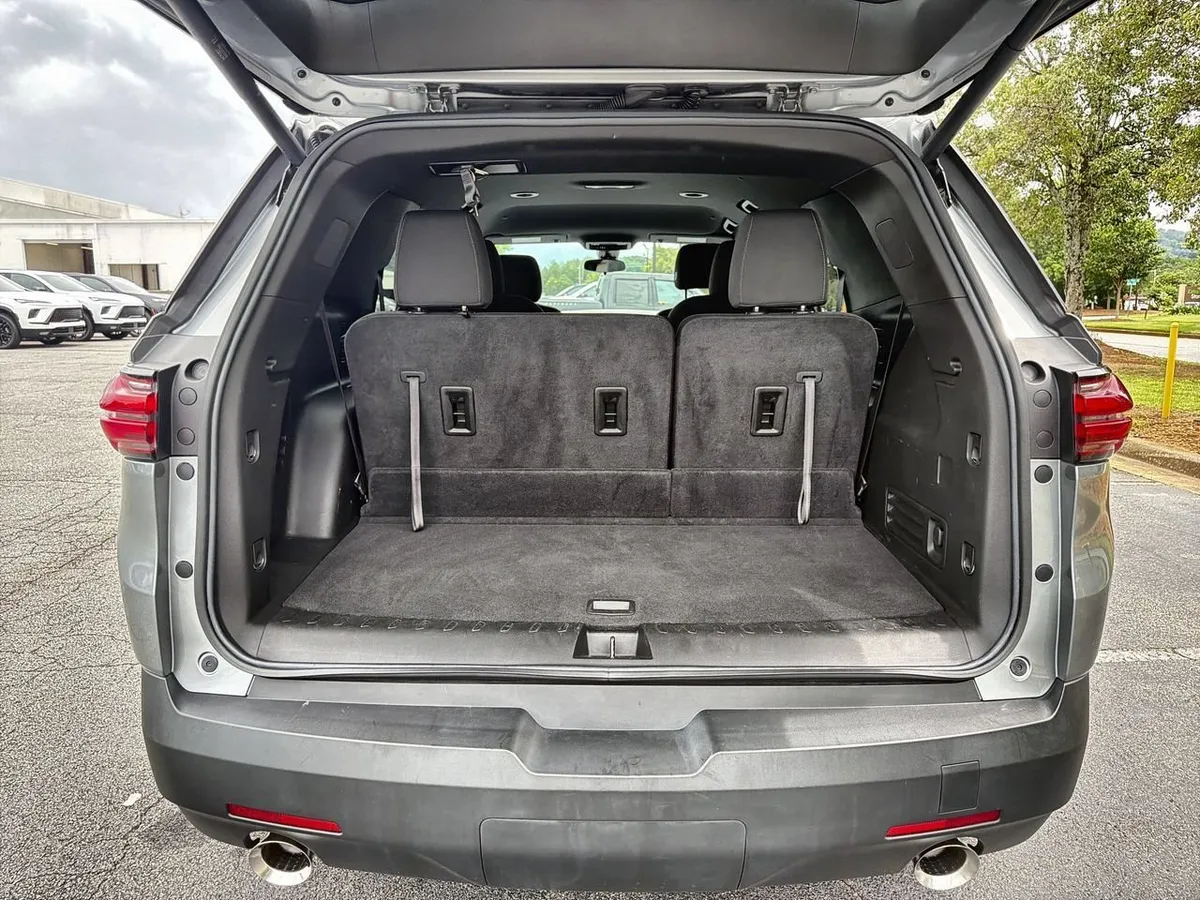 2023 Chevrolet Traverse LT Cloth thumbnail 21