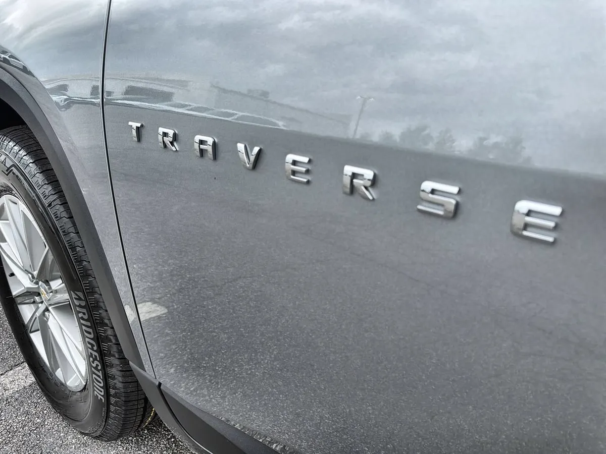 2023 Chevrolet Traverse LT Cloth thumbnail 27
