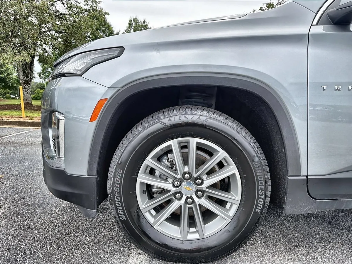 2023 Chevrolet Traverse LT Cloth thumbnail 28
