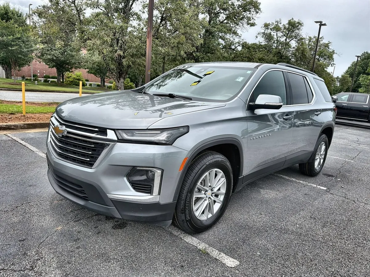 2023 Chevrolet Traverse LT Cloth thumbnail 4