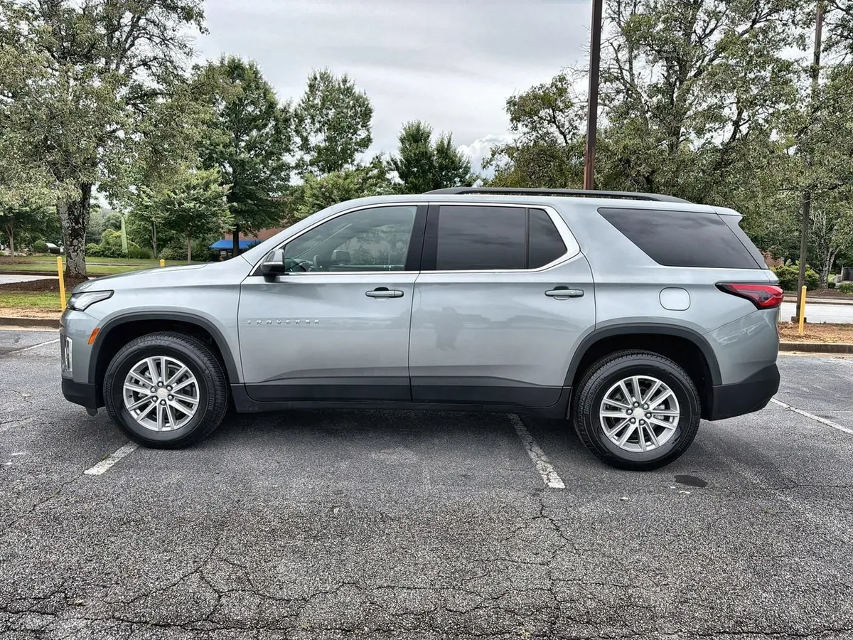 2023 Chevrolet Traverse LT Cloth thumbnail 5