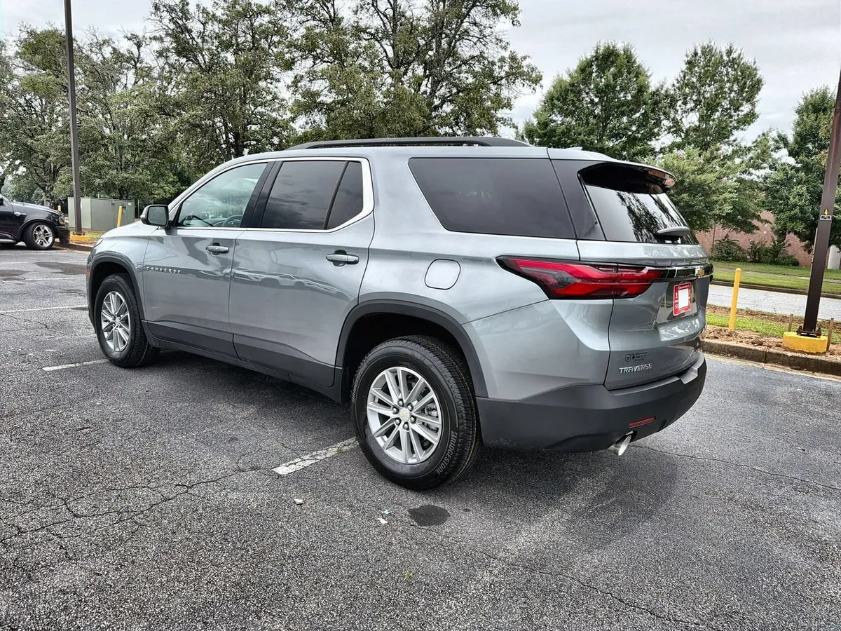 2023 Chevrolet Traverse LT Cloth thumbnail 6