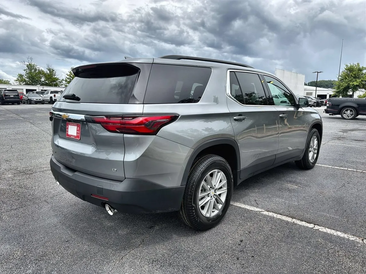 2023 Chevrolet Traverse LT Cloth thumbnail 8