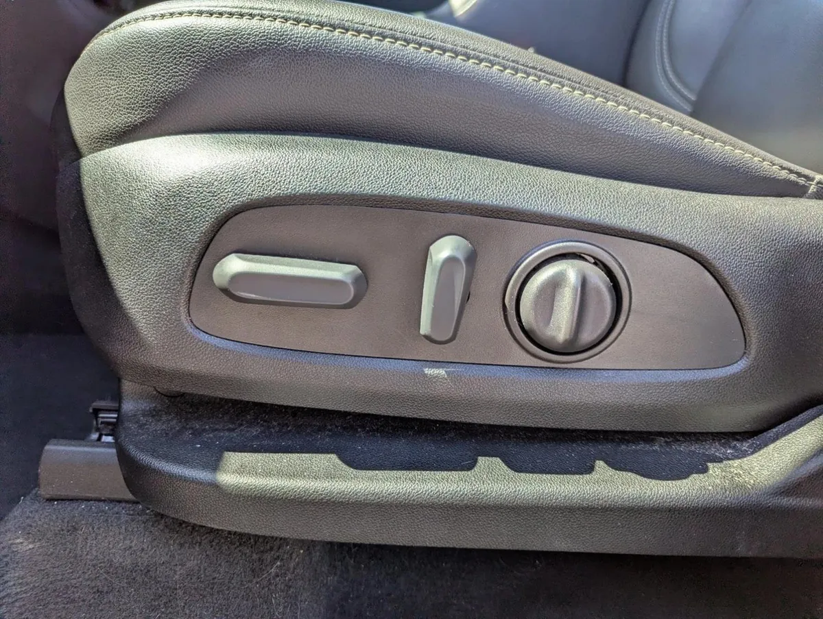 2023 Chevrolet Traverse LT Leather thumbnail 11