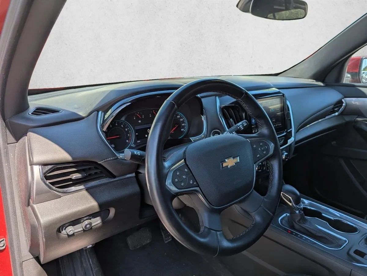 2023 Chevrolet Traverse LT Leather thumbnail 12