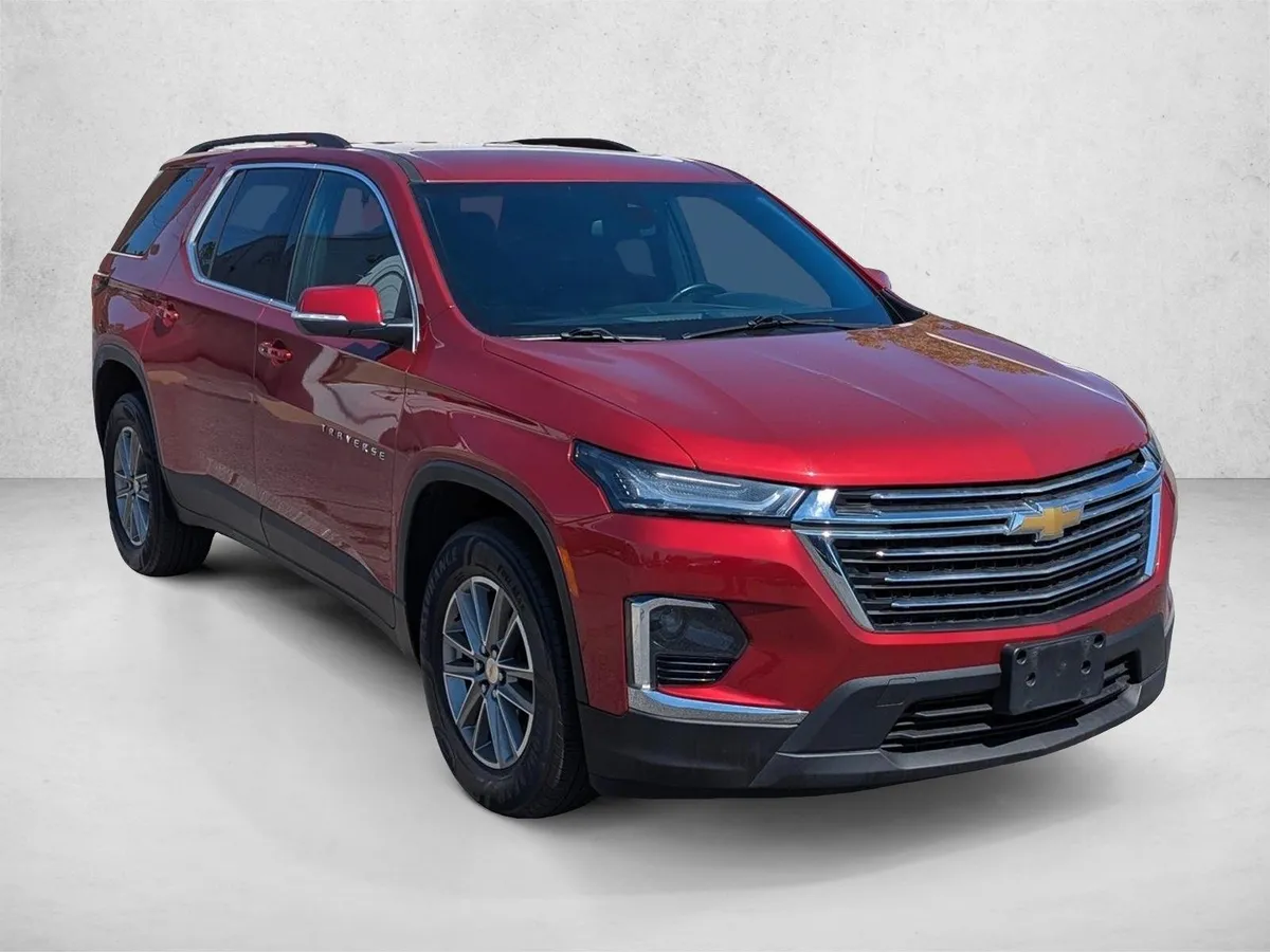 2023 Chevrolet Traverse LT Leather thumbnail 3