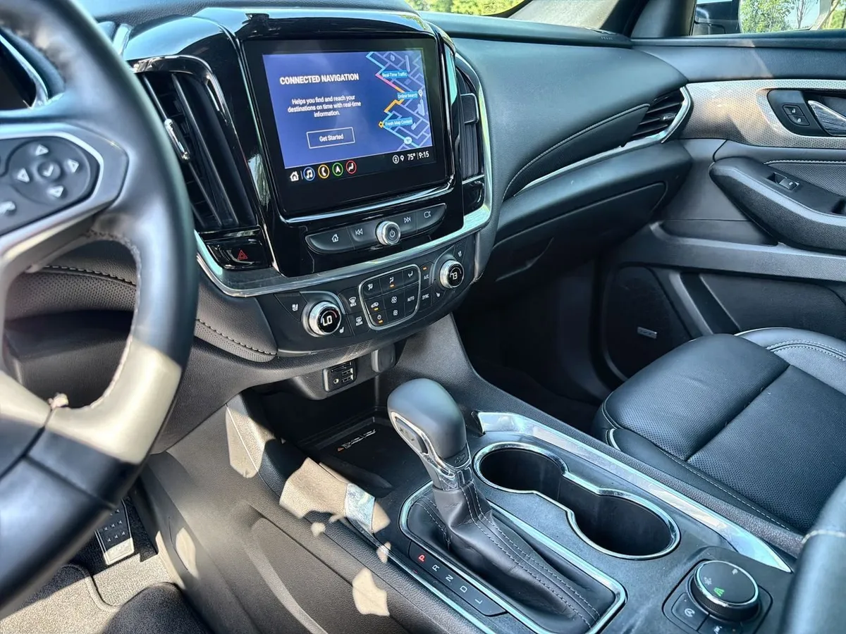 2023 Chevrolet Traverse Premier thumbnail 11